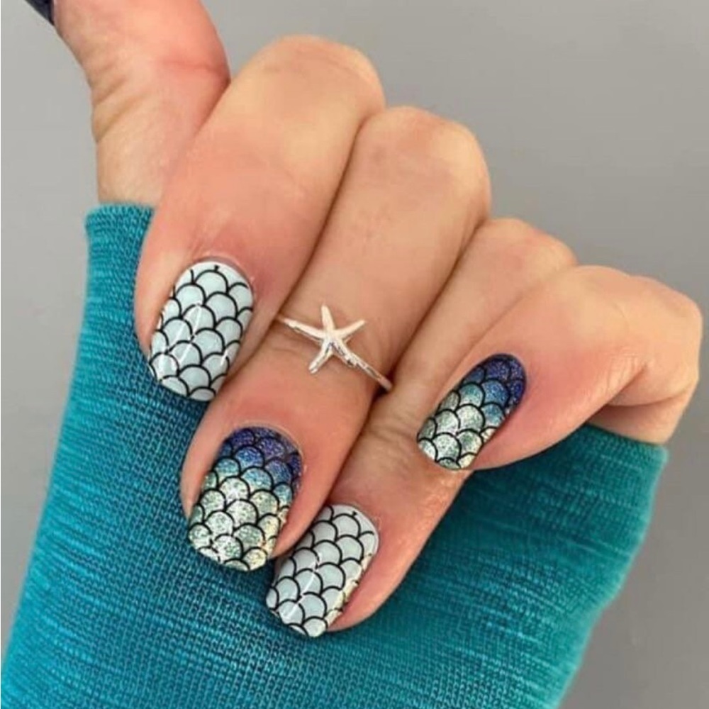 *Retired* Color Street: Mermaid You Look | Scale Summer Beach Clear Overlay - Picture 9 of 14